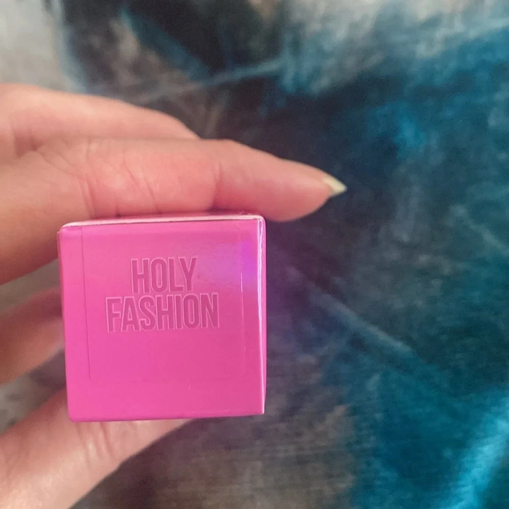 Jeffree star velvet trap lipstick holy fashion color